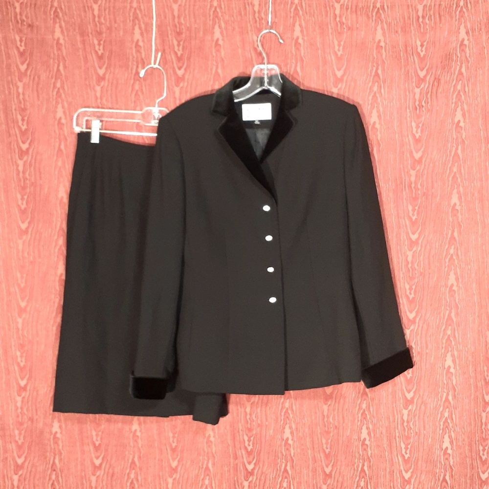 KASPER A S.L. PETITE 2 Piece Skirt Suit Women’s Size 8P JET BLACK